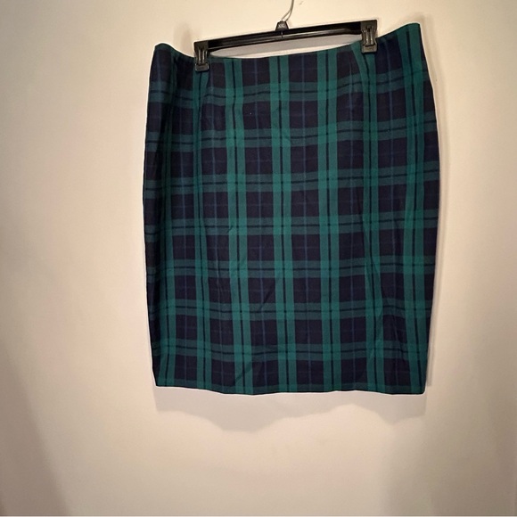 Lord & Taylor Dresses & Skirts - NWT 97% Cotton Lord & Taylor Green and Navy Plaid Pencil Skirt